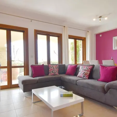 Apartment 3 Bedroom Thalia With Hot Tub And Sea View, Aphrodite Hills