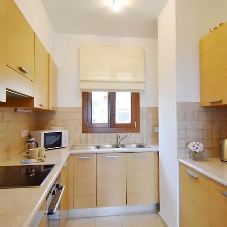 3 Bedroom Thalia With Hot Tub And Sea View, Aphrodite Hills Apartment Kouklia